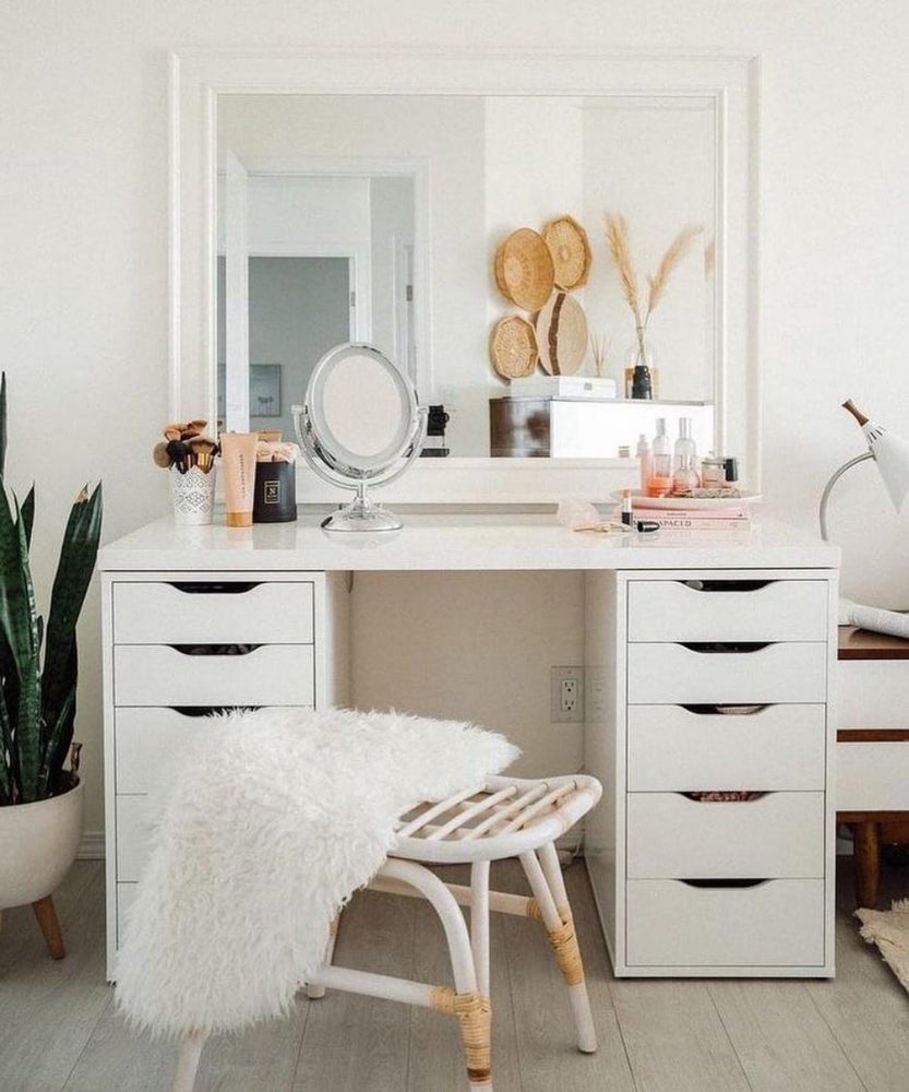 Hollywood Dresser